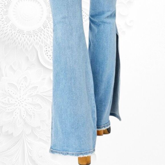 Judy Blue Light Wash Mid Rise Raw Hem Slit Flare Jeans Size NWT - Picture 5 of 9
